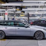 Noul BMW Seria 5 Touring – al patrulea model electric care a intrat în producţie la uzina din Dingolfing