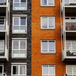 Interesul pentru achiziția unei locuințe rămâne ridicat în România, însă anul 2025 a început cu tranzacții mai puține