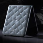 Românii pot vedea gadgeturile Motorola cu cristale Swarovski în magazinele Splend’or