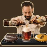 Cele două tipuri de bere Kozel, promovate prin campania Light vs. Dark