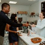 Strategii de fidelizare: de ce e mai ieftin să păstrezi un client decât să aduci unul nou