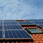 Românii investesc tot mai mult în energie verde – finanțări tot mai mari acordate în acest scop de tbi bank